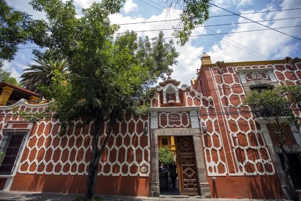 La Casa Alvarado que alberga la Fonoteca Nacional es un edificio construido con influencia andaluza y morisca y declarado monumento histórico en 1932.