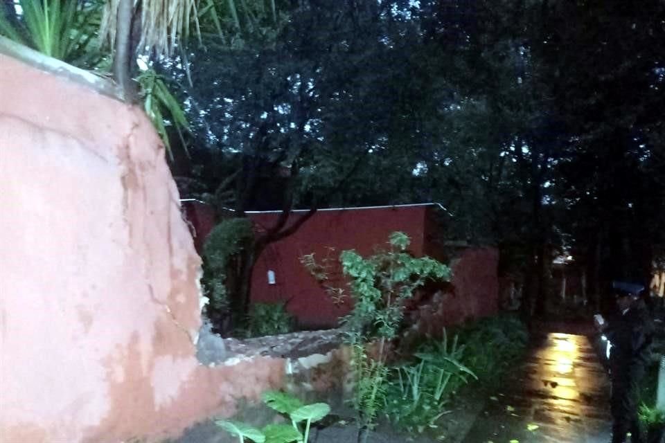 La barda perimetral del Jardín Sonoro de la Fonoteca, que se presume data del siglo 18, se desplomó la mañana del sábado a causa de las lluvias y sismos pasados.
