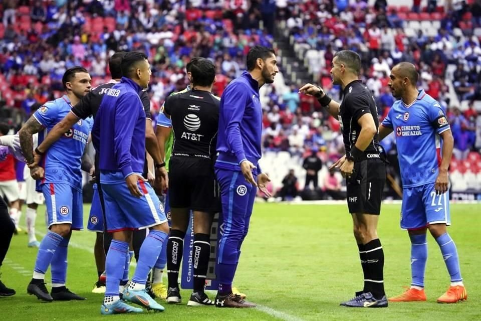 Cruz Azul perdió su partido ante Toluca con un penal polémico.