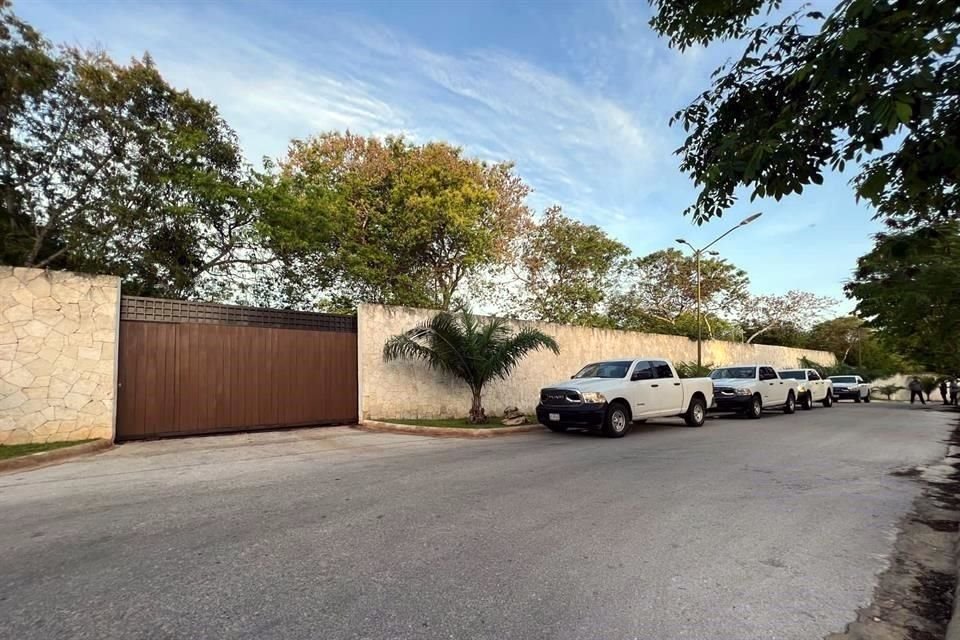 Agentes ministeriales de Campeche han realizado inspecciones y cateos en la residencia de 'Alito' Moreno en Lomas del Castillo, Campeche.