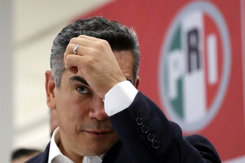 Alito Moreno, líder del PRI, fue abucheado durante toma de protesta de la nueva Gobernadora de Aguascalientes, Tere Jiménez; dirigentes del PAN y PRD lo evitaron.