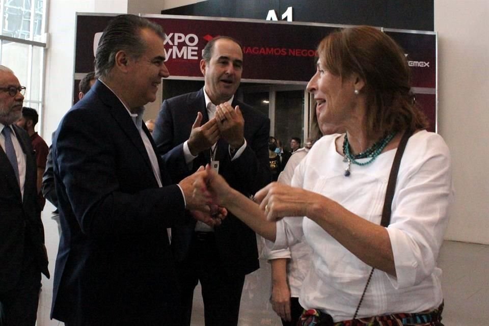 Francisco Cervantes (de izq. a der.), del CCE; Rodrigo Fernández, de la Caintra, y Tatiana Clouthier, Secretaria de Economía, en el marco de la Expo Pyme.