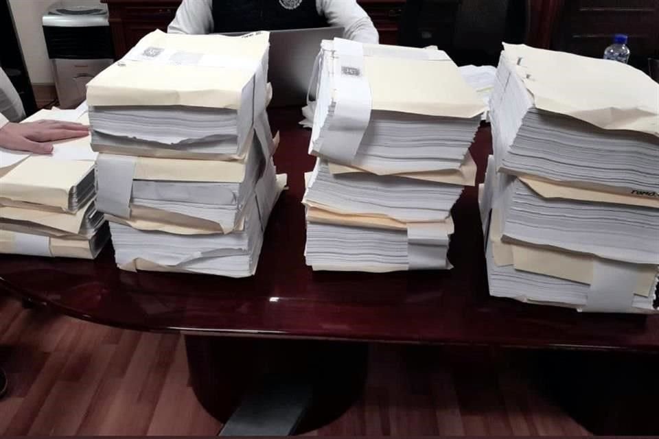 Autoridades de Campeche entregaron copia de los expedientes que integran la indagatoria contra Alejandro Moreno.