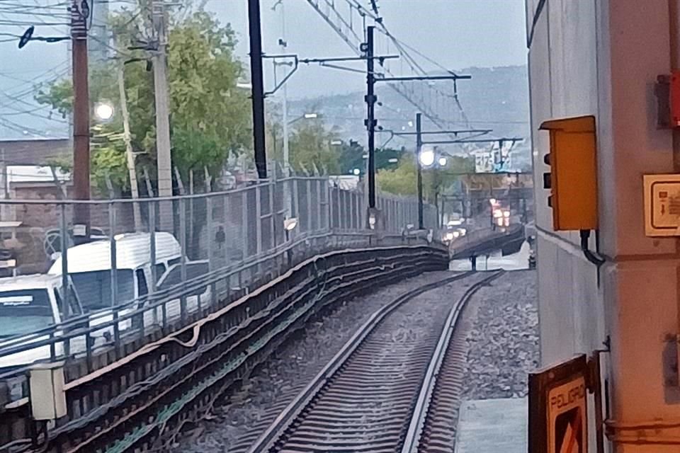 La lluvia ha provocado que la Línea A del Metro no dé servicio esta noche de Peñón Viejo a la Paz; hay servicio provisional de Pantitlán a Guelatao.