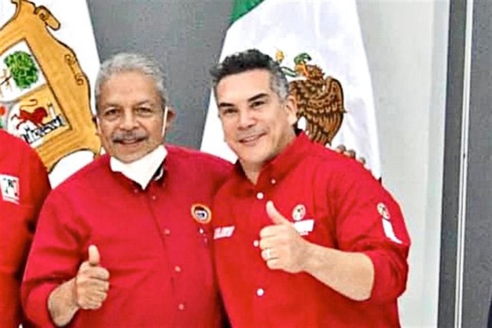 El priista Tereso Medina (izquierda) es secretario del sindicato automotriz de autopartes afiliado a la CTM desde el 2003.