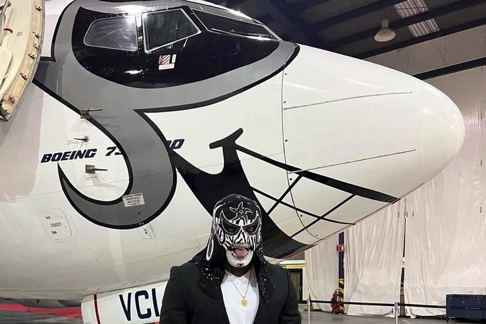 La aerolínea Magnicharters se volvió a aliar con la lucha libre AAA para presentar tres aviones pintados con las máscaras de Pentagón Jr. y Villano IV.