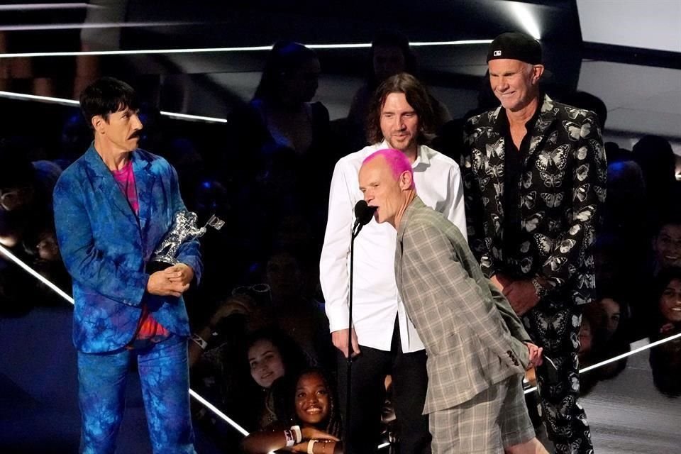 Cuando los Red Hot Chili Peppers fueron reconocidos con el Global Icon Award en reconocimiento a su trayectoria, el vocalista Anthony Kiedis rindió tributo a sus compañeros de grupo.