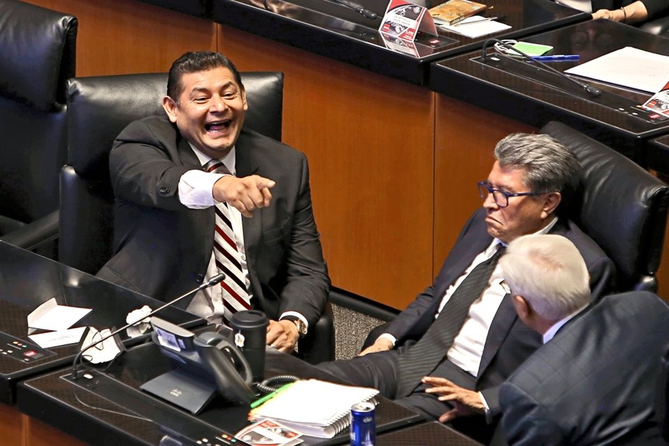 Con 65 votos de un total de 122 emitidos, Alejandro Armenta fue electo como nuevo presidente de la Mesa Directiva del Senado de la República.