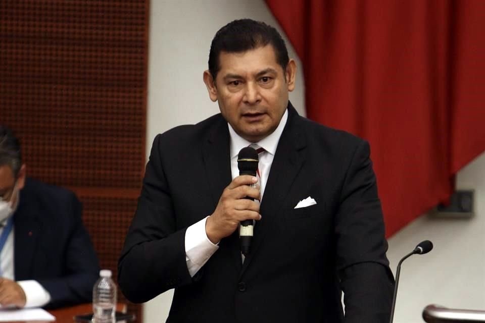 Alejandro Armenta, presidente del Senado, exigió al INE despojarse de su 'investidura monárquica' y adaptarse a la austeridad.