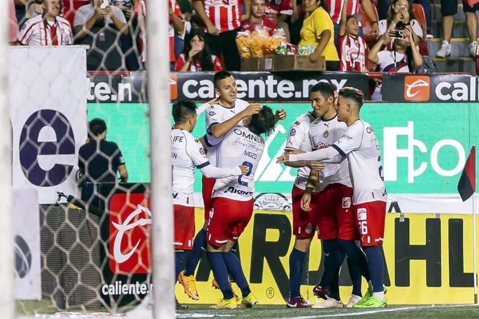 Las Chivas vencieron 2-1 a los Xolos en Tijuana y siguen enrrachadas en el tramo final del torneo Apertura 2022.   