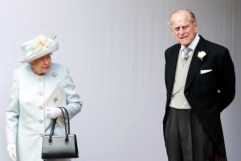 Isabel II con su esposo el Príncipe Felipe en 2019.