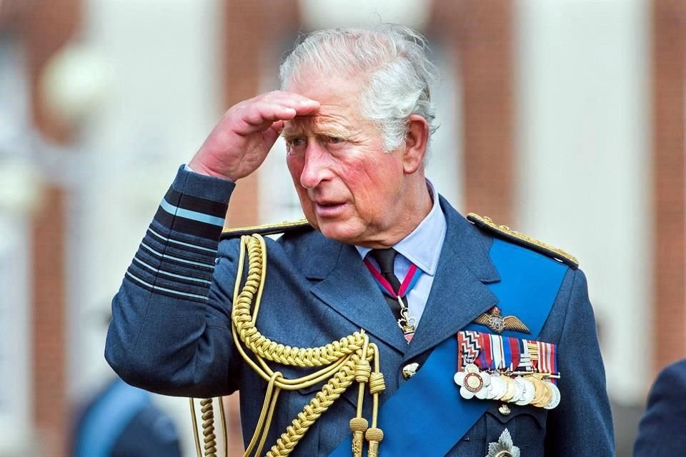 El Príncipe Carlos durante un evento militar en 2020.