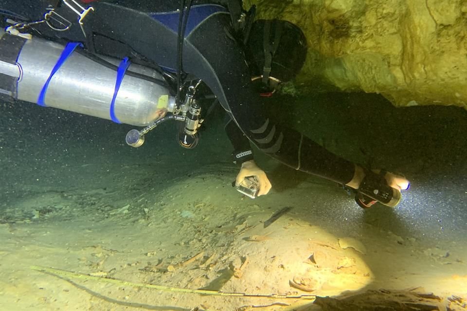 Buzos especializados han encontrado diversos vestigios en cuevas subterráneas en la selva de Quintana Roo. 