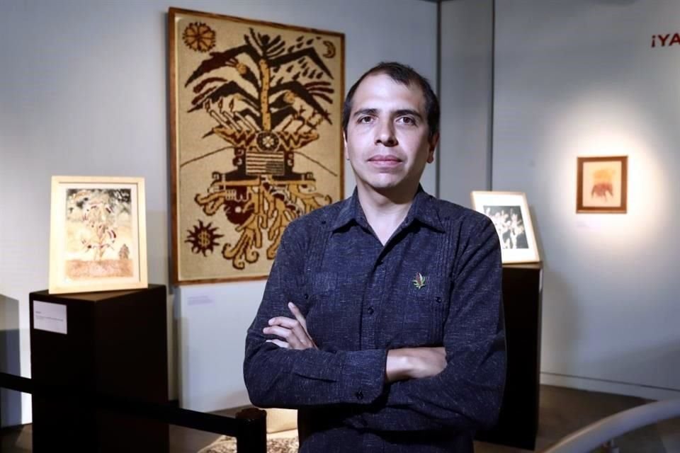 Santiago Robles exhibe la muestra '¡Ya nos cayó el chahuixtle!' en el Museo Nacional de la Revolución, con obras realizadas con granos.
