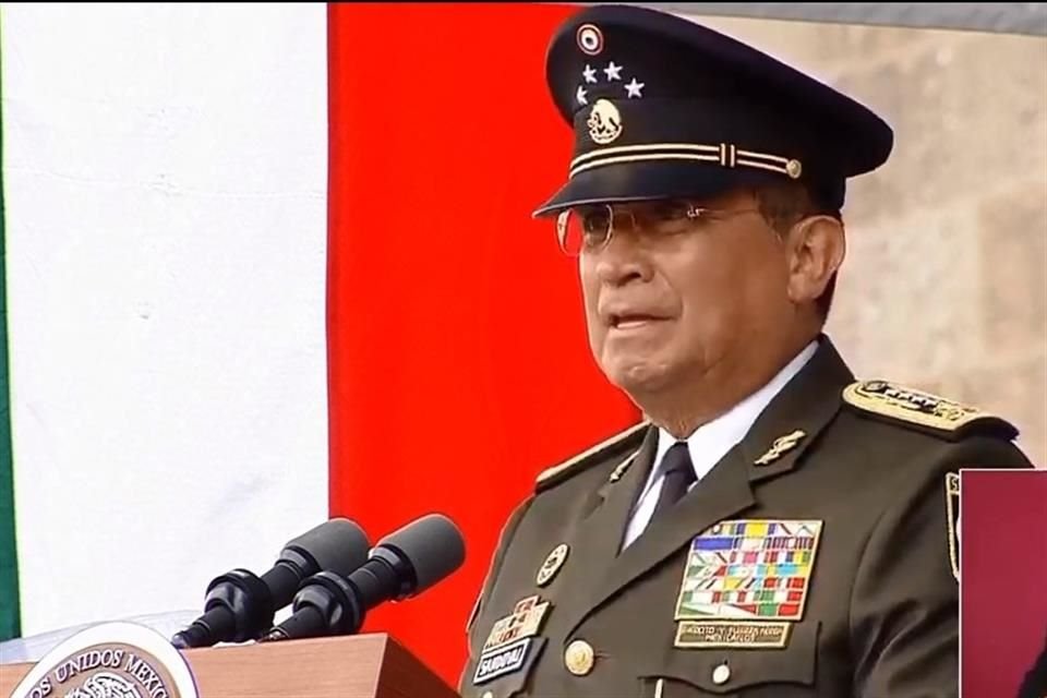 Luis Cresencio Sandoval, Secretario de la Defensa Nacional.