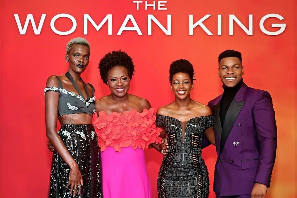 La actriz Viola Davis le preocupa que su nuevo filme 'The Woman King' fracase por elaborarla con puro talento afroamericano.