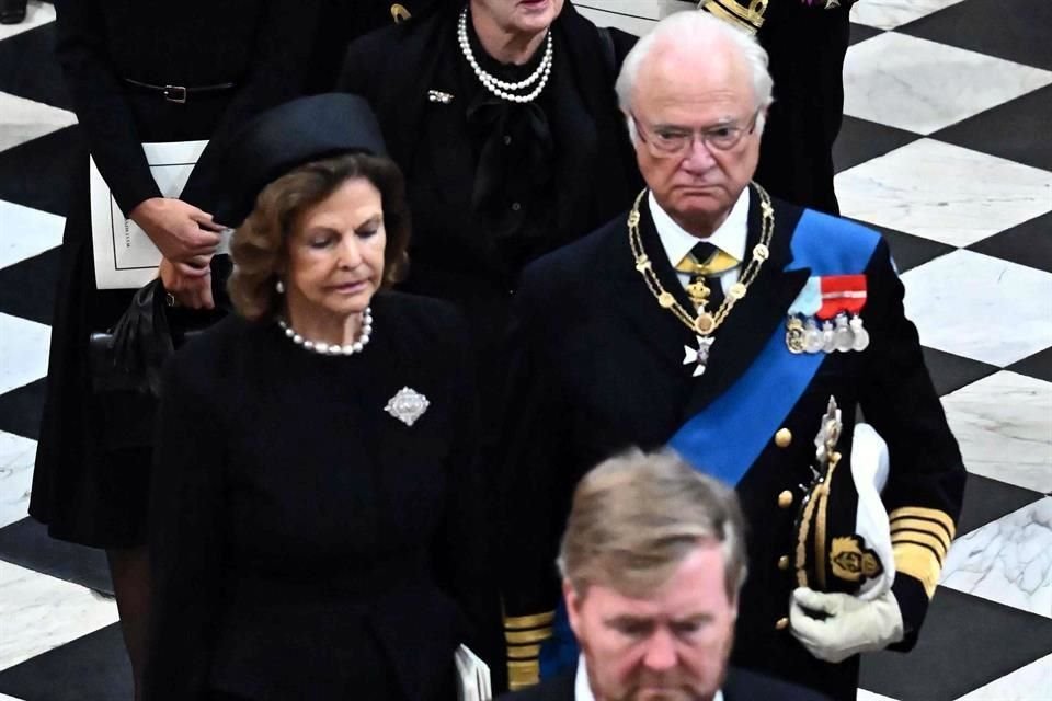 El Rey Carlos XVI Gustaf y la Reina Silvia de Suecia, fueron algunos de los que viajaron a Londres.