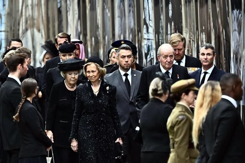 La reina Sofía y el Rey Juan Carlos de España, encabezaron la comitiva real.