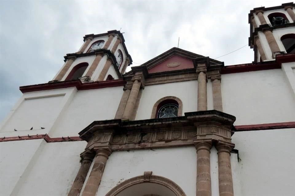 La Parroquia de Coalcomán, en Michoacán, cerró sus puertas para evaluar los daños a profundidad.