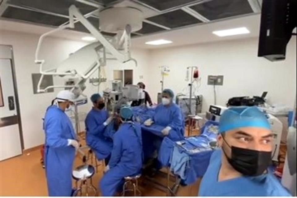 El equipo integrado por siete profesionales de la salud concluyó con éxito la cirugía.