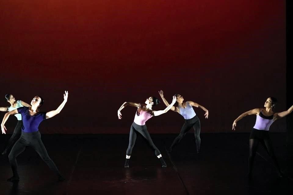 La pieza 'Bach, proyecto de danza' explora el legado dancístico del coreógrafo Paul Taylor al tiempo que busca detonar el interés por la enseñanza de la danza en Guanajuato.