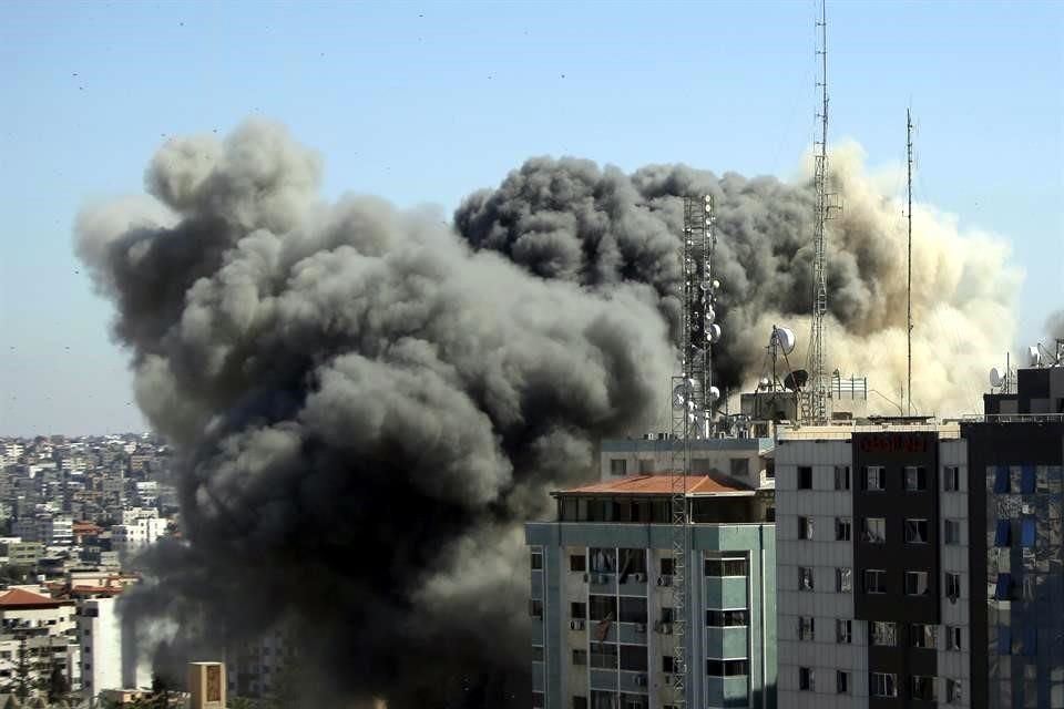 El edificio de 13 pisos fue pulverizado por varios misiles israelíes.