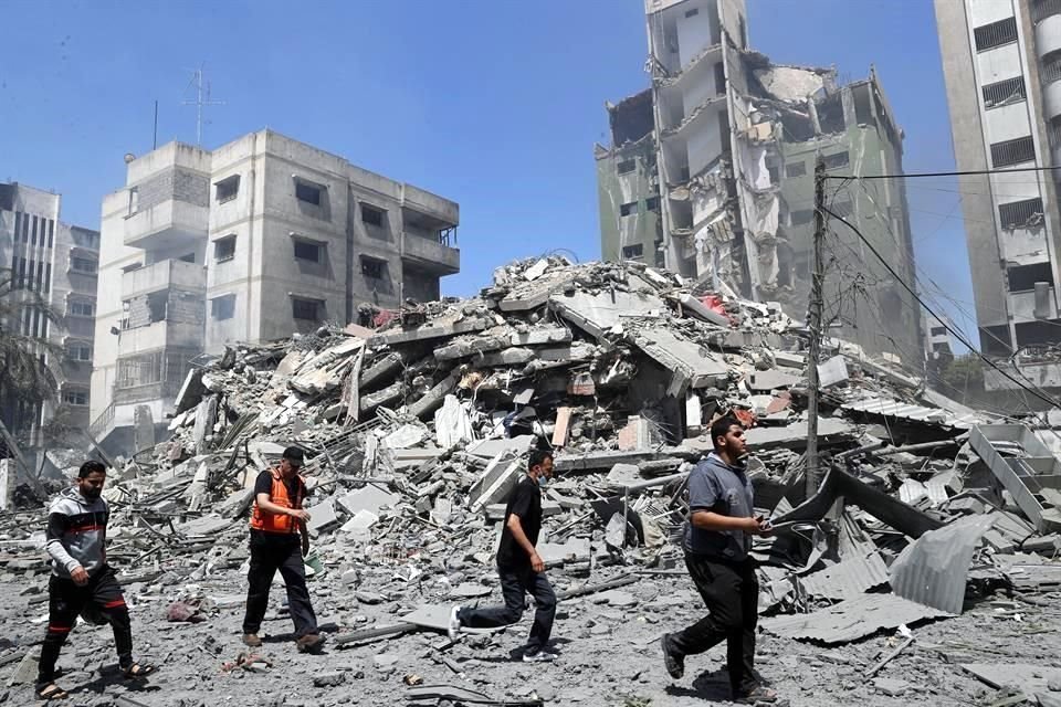 Al menos 33 personas murieron, entre ellas mujeres y niños, durante bombardeos israelíes en la ciudad de Gaza, el ataque más letal desde que iniciaron los combates.