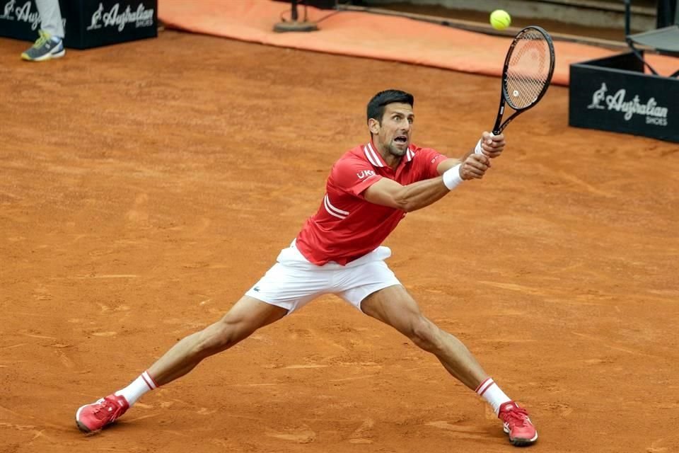 Djokovic no pudo ante la potencia en los saques del español.