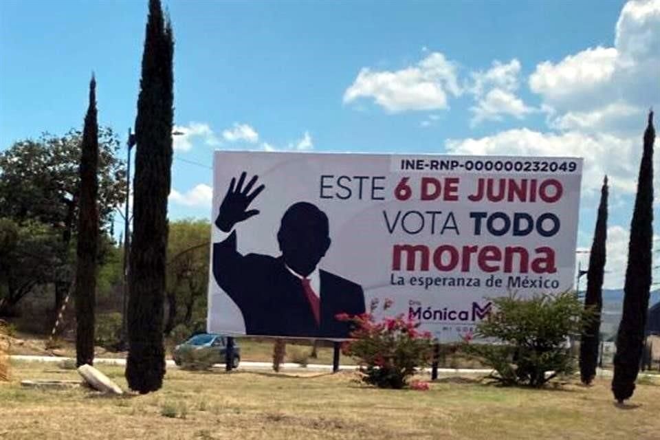 Mónica Rangel, candidata de Morena a Gobierno de SLP, llama al voto con espectacular donde se aprecia una imagen parecida a Presidente AMLO.