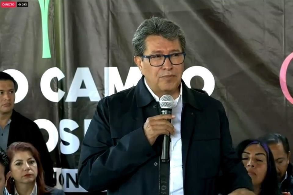 Ricardo Monreal presentó su libro 'Otro campo es posible' en Xochimilco.