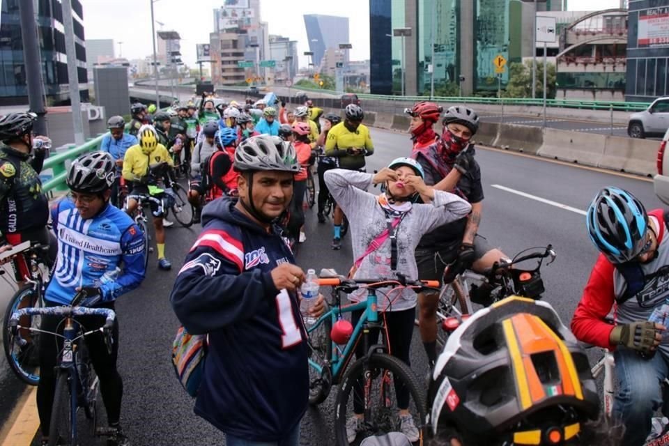 Ciclistas se reunieron en la explanada de Rectoría para pedir respeto hacia su comunidad en una rodada por la pacificación.