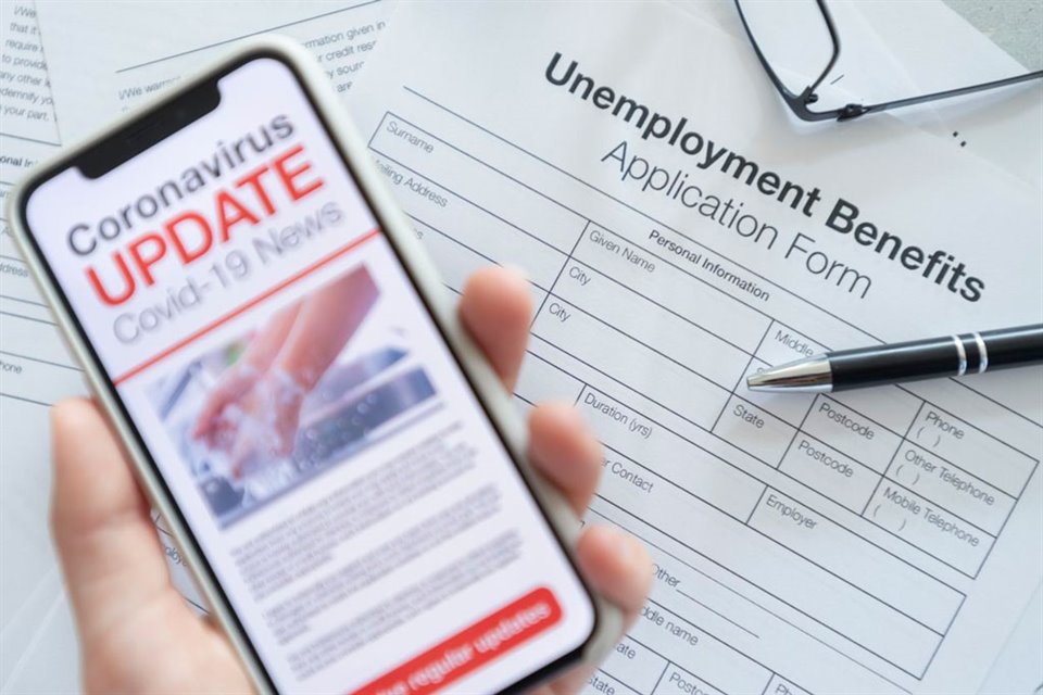 El aumento de las solicitudes de desempleo, que alcanzaron niveles récord al comienzo de la pandemia, fue una de las razones por las que los estados eran más vulnerables al fraude.