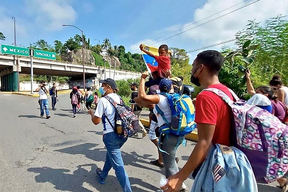 El número de migrantes venezolanos y cubanos detenidos en EU superó en agosto al total de centroamericanos que intentaron cruzar la frontera.