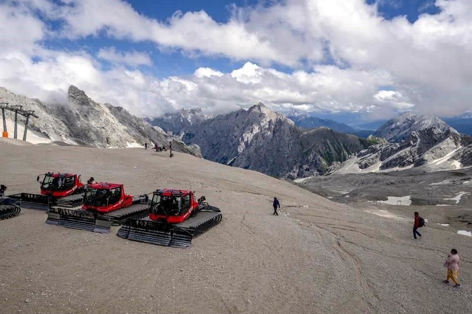 Científicos quitaron al Schneeferner del Sur en los Alpes su condición de glaciar debido a que el calor de este verano aceleró la desaparición de hielo.