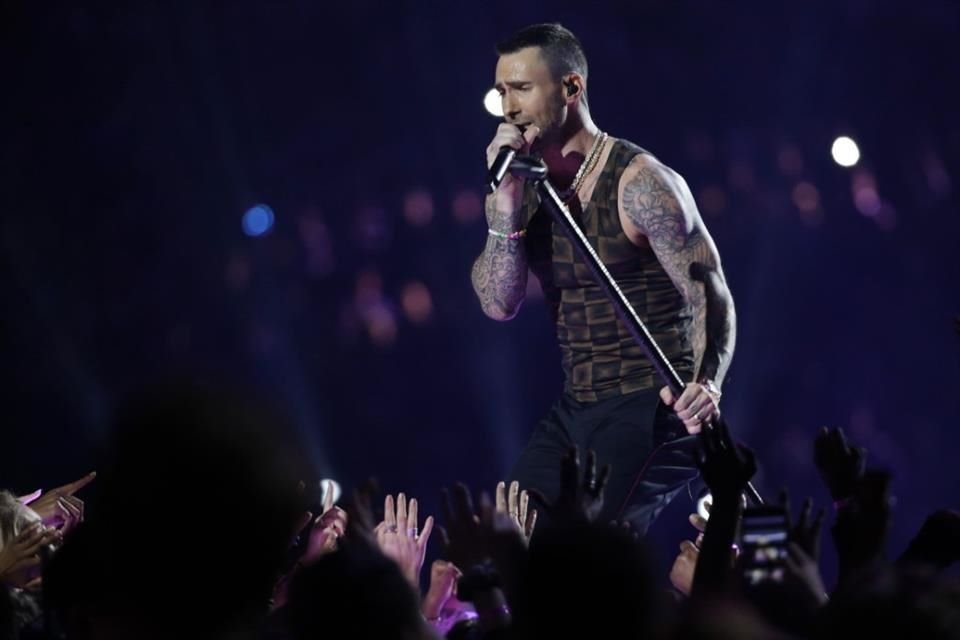 Adam Levine continuará con la música de Maroon 5 para llegar a Las Vegas con una serie de conciertos tras los escándalos.