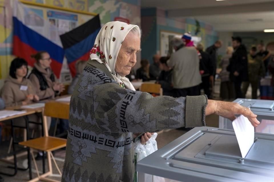 Las cuatro regiones ucranianas ocupadas por Moscú votaron a favor de la anexión a Rusia, afirmaron funcionarios prorruso tras cerrar urnas después de cinco días de referéndums.