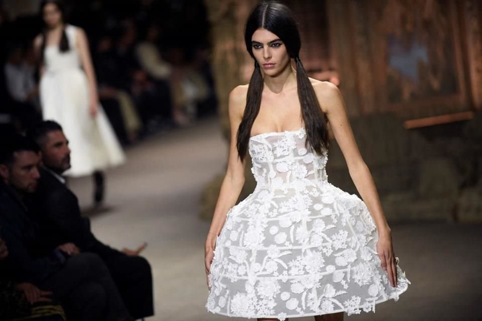 Las firmas Dior y Victoria/Tomas presentaron sus colecciones primavera verano 2023 con propuestas entre corsés, lencería y streetwear.