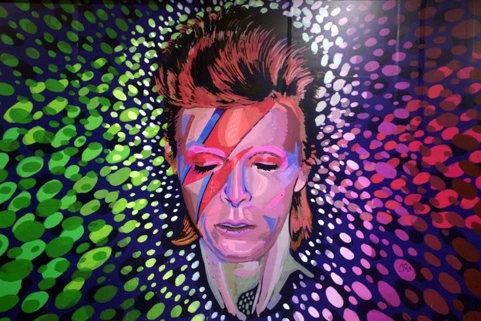 El manuscrito original de la canción 'Starman', del puño y letra de David Bowie, fue subastado en Reino Unido por 227 mil dólares.