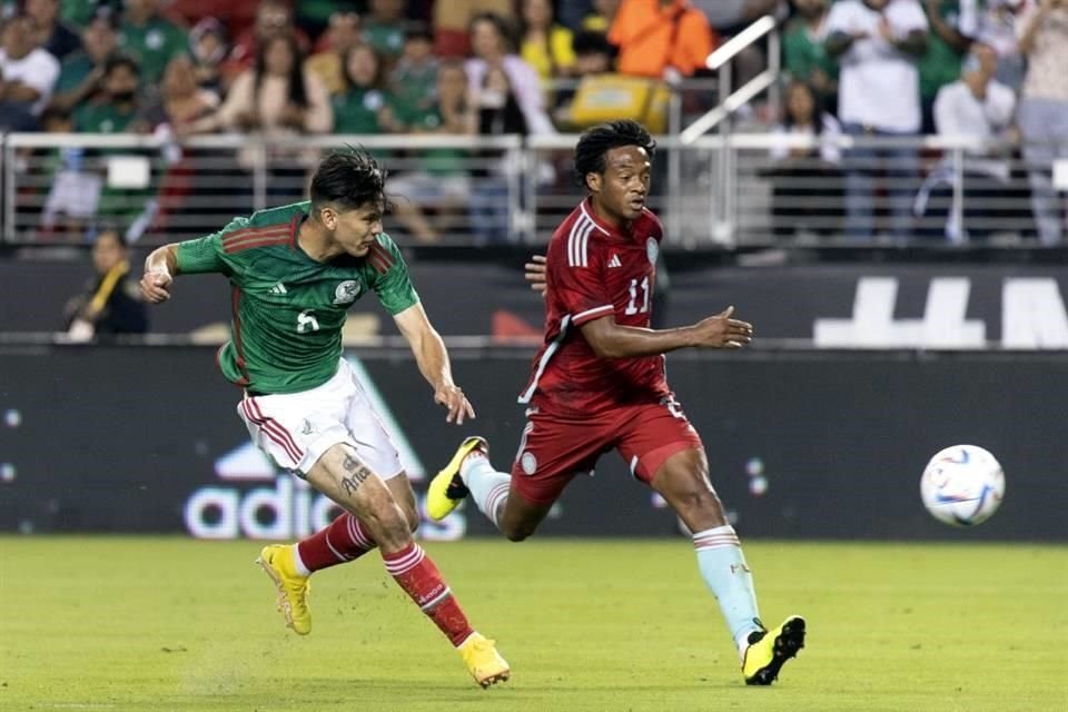 México se fue adelante con los goles de Vega y Gerardo Arteaga.