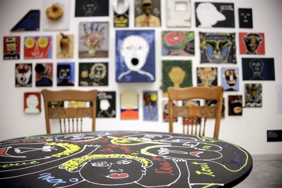 Ferran Berenblit inauguró 'La Muerte no existe' del artista Ben Vautier, en el MUAC.