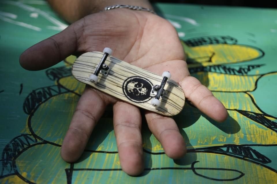El precio de las tablas que se utilizan oscila entre 500 y mil 200 pesos. Estas son fabricadas de madera de maple.