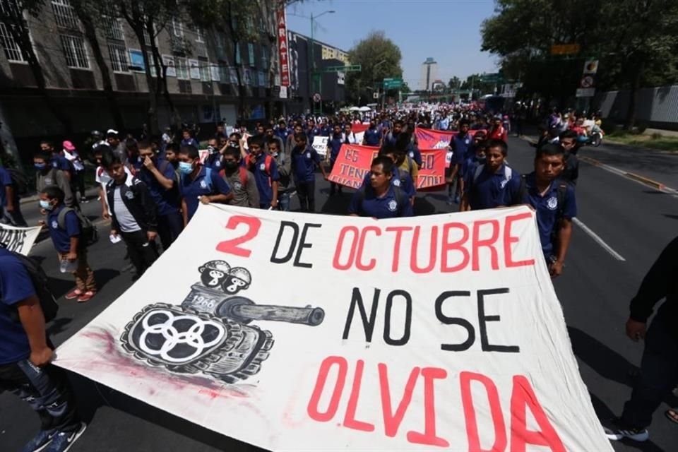 Estudiantes y colectivos marcharon este domingo a 54 años de la matanza del 2 de octubre.