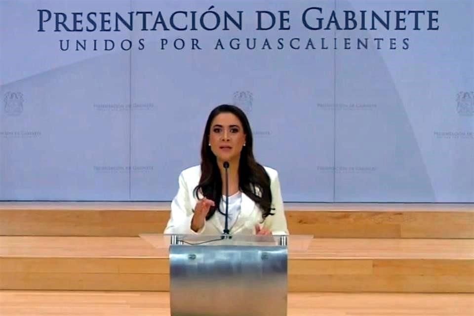 Con un mensaje videograbado, la Gobernadora de Aguascalientes, Teresa Jiménez, presentó a los miembros de su gabinete.