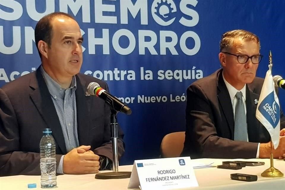 Rodrigo Fernández, presidente de la Caintra de Nuevo León, y Guillermo Dillon, director del organismo empresarial.