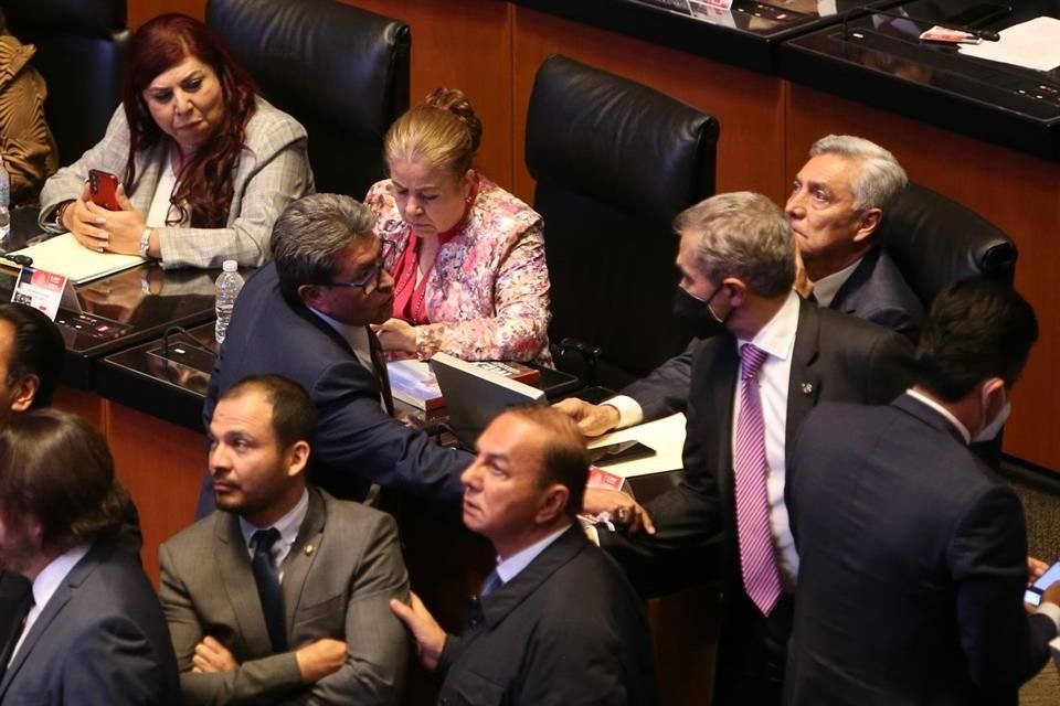 El Senador Miguel Ángel Mancera, del PRD, votó en favor de la propuesta de militarización de Morena.