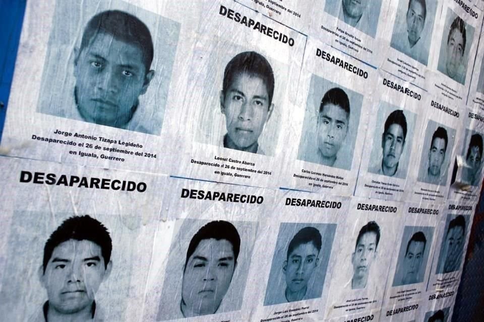 Retratos de los 43 normalistas de Ayotzinapa.