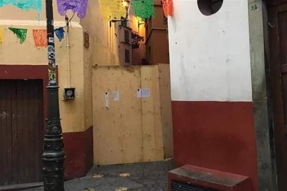 El Gobierno de Guanajuato clausuró el icónico Callejón del Beso, luego de una disputa entre particulares por el espacio.