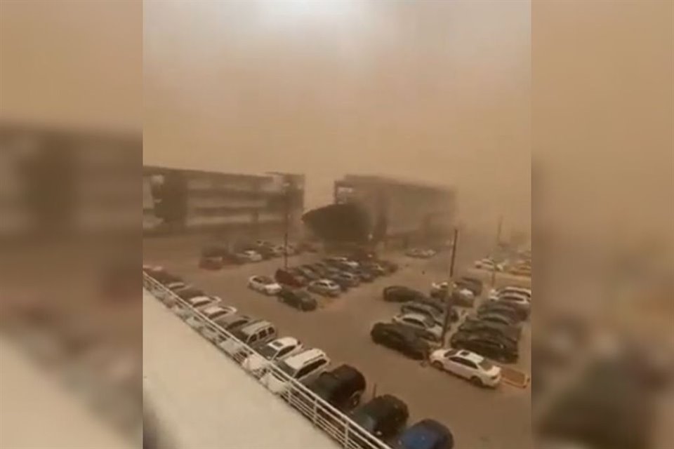 Una tormenta de arena en Mexicali, BC, con rachas de hasta 86 km/h, provocó heridos, derrumbes, daños en vehículos y caída de árboles.