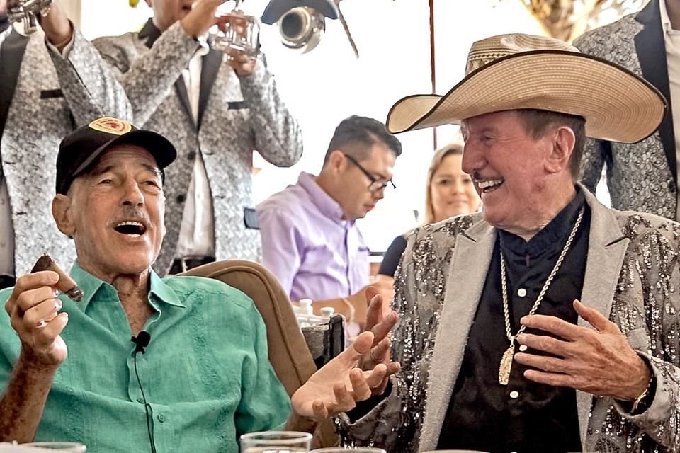 Andrés García, de 81 años, recibió un homenaje de sus amigos en su residencia de Acapulco