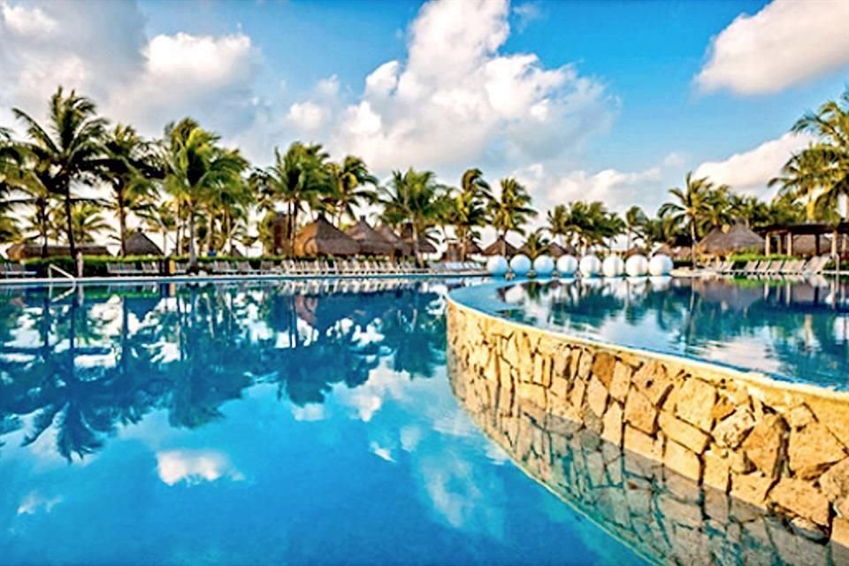 El Mayan Palace está equipado con piscinas descritas como 'una obra de arte'.